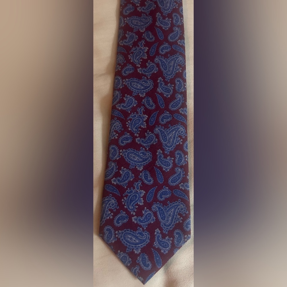 Izod Men’s tie. Burgundy and Blue.